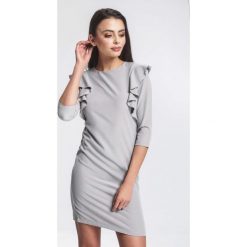 Jasnoszara Sukienka More Valuable. Szare sukienki damskie other, s, bez wzorów, z tkaniny, z okrągłym kołnierzem, bez rękawów, mini, trapezowe. Za 79,99 zł.