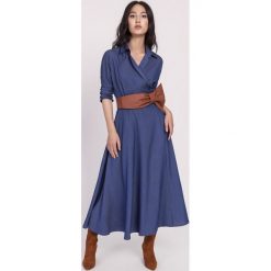 Sukienka midi rozkloszowana jeans - 40. Sukienki damskie e-margeritka.pl, w paski, z poliesteru, eleganckie, bez kołnierzyka, z krótkim rękawem, krótkie, midi, rozkloszowane. Za 229,99 zł.