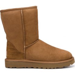 UGG Classic II Short Śniegowce Brązowy. Pomarańczowe śniegowce damskie Ugg, na zimę, ze skóry. Za 938,95 zł.