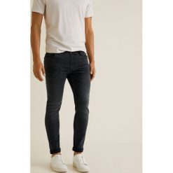 Mango Man - Jeansy Jude3. Szare jeansy męskie regular Mango Man, z bawełny. Za 139,90 zł.