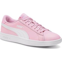 Sneakersy PUMA - Smash V2 L Jr 365170 24 Pale Pink/Puma White. Różowe półbuty damskie Puma, na co dzień, bez wzorów, ze skóry ekologicznej, bez obcasa, na sznurówki. Za 199,99 zł.