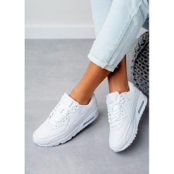Białe buty sportowe sznurowane casu c66. Białe buty dziewczęce sportowe Casu, bez wzorów, ze skóry ekologicznej, na sznurówki. Za 59,99 zł.