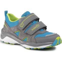 Sneakersy SUPERFIT - 6-09242-25 S Hellgrau/Blau. Szare trampki chłopięce Superfit, bez wzorów, z weluru, na rzepy. W wyprzedaży za 239,00 zł.