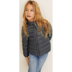 Mango Kids - Kurtka puchowa dziecięca 110-164 cm. Szare kurtki dziewczęce marki Mango Kids, bez wzorów, z materiału, krótkie, bez kaptura. W wyprzedaży za 89,90 zł.