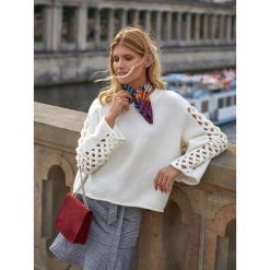 CIENKA, GEOMETRYCZNA APASZKA. Szare apaszki damskie marki Top Secret, w geometryczne wzory, eleganckie. W wyprzedaży za 12,99 zł.