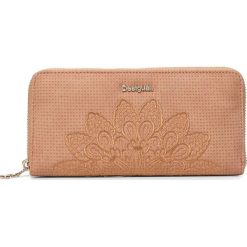 Desigual Atila Fiona Portfel Beżowy. Brązowe portfele damskie Desigual, bez wzorów, z materiału. Za 274,95 zł.