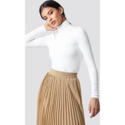 NA-KD Basic Top z golfem - White. Białe topy damskie marki NA-KD Basic, bez wzorów, z materiału, z golfem. Za 80,95 zł.