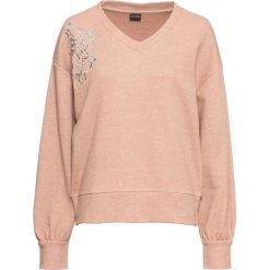 Bluza z aplikacją z cekinów bonprix dymny różowy melanż. Różowe bluzy damskie bonprix, z aplikacjami, z długim rękawem, długie, bez kaptura. Za 109,99 zł.