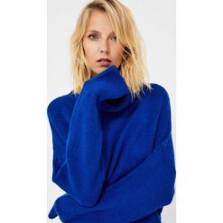 Sweter oversize z golfem. Niebieskie swetry damskie Moodo, l, bez wzorów, z elastanu, z długim rękawem. Za 69,99 zł.
