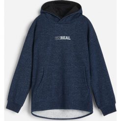 Melanżowa bluza z kapturem -. Bluzy męskie Reserved, bez wzorów, z kapturem, bez rękawów, z kapturem. Za 55,99 zł.