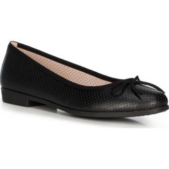 Buty damskie. Czarne baleriny damskie Wittchen, bez wzorów, ze skóry, eleganckie, bez obcasa. W wyprzedaży za 259,90 zł.