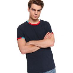 T-shirt z nadrukiem. Niebieskie t-shirty męskie Top Secret, na lato, s, z nadrukiem, z bawełny, klasyczne, z klasycznym kołnierzykiem, krótkie. W wyprzedaży za 29,99 zł.