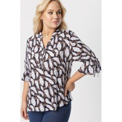 Granatowa Bluzka Viviashi. Niebieskie bluzki damskie Born2be, xl, bez wzorów, bez kołnierzyka, bez rękawów. W wyprzedaży za 59,99 zł.