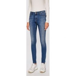 Only - Jeansy. Niebieskie jeansy damskie ONLY, z obniżonym stanem. W wyprzedaży za 139,90 zł.