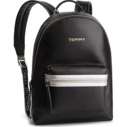 Plecak TOMMY HILFIGER - Iconic Tommy Backpack AW0AW06404 002. Czarne plecaki damskie TOMMY HILFIGER, bez wzorów, ze skóry ekologicznej. W wyprzedaży za 389,00 zł.