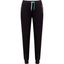 Spodnie EA7 EMPORIO ARMANI Czarny. Czarne spodnie dresowe damskie marki EA7 Emporio Armani, z bawełny. Za 470,00 zł.