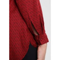 Bluzki asymetryczne: Zizzi OIRENE Bluzka red pear