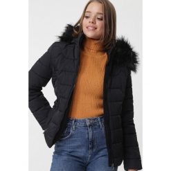 Czarna Kurtka Gravataí. Czarne kurtki damskie Born2be, na zimę, s, bez wzorów, z futra, długie, bez kaptura. Za 239,99 zł.