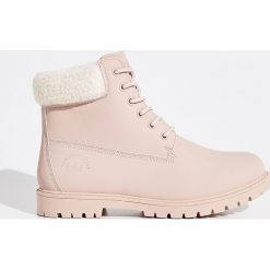 Buty trekkingowe - Różowy. Czerwone buty trekkingowe damskie marki Sinsay. Za 129,99 zł.