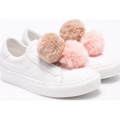 Tamaris - Buty. Czarne buty sportowe damskie Tamaris, bez wzorów, z materiału, sportowe. W wyprzedaży za 179,90 zł.