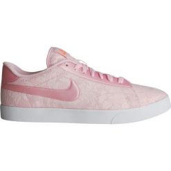 Nike Racquette 17 Tenisówki Różowy. Różowe trampki i tenisówki damskie Nike, bez wzorów, z materiału, bez zapięcia. Za 326,95 zł.