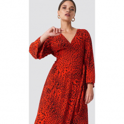 Gestuz Sukienka Loui - Red. Zielone długie sukienki marki Emilie Briting x NA-KD, l. Za 688,95 zł.