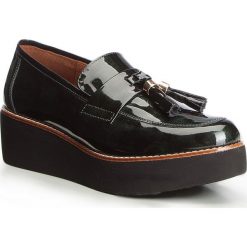 Buty damskie. Czarne półbuty damskie Wittchen, w paski, ze skóry, na wysokim obcasie, z paskami. W wyprzedaży za 399,90 zł.