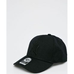 47brand - Czapka New York Yankees. Czarne czapki z daszkiem męskie marki 47brand. W wyprzedaży za 69,90 zł.