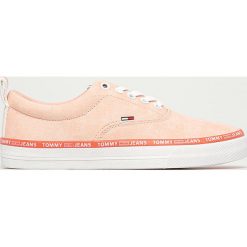 Tommy Jeans - Tenisówki. Różowe trampki i tenisówki damskie Tommy Jeans, bez wzorów, z jeansu, na sznurówki. Za 299,90 zł.