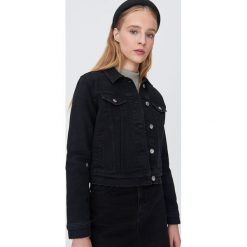 Klasyczna kurtka jeansowa - Czarny. Czarne kurtki damskie Sinsay, xl, bez wzorów, z jeansu, klasyczne, bez kaptura. Za 79,99 zł.