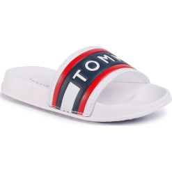 Klapki TOMMY HILFIGER - Maxi Lettering Print Pool Slide T3B0-30757-0904 M White/Red/Blue Y005. Białe sandały dziewczęce TOMMY HILFIGER, ze skóry ekologicznej, bez zapięcia. W wyprzedaży za 119,00 zł.