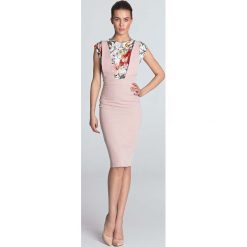 Różowa Ołówkowa Elegancka Sukienka z Szelkami. Różowe sukienki damskie Molly.pl, na co dzień, s, bez wzorów, eleganckie, z klasycznym kołnierzykiem, bez rękawów, ołówkowe. Za 209,90 zł.