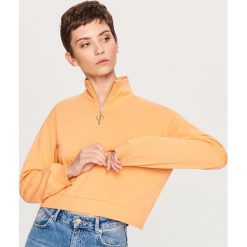 Krótka bluza ze stójką - Pomarańczo. Szare bluzy damskie marki Reserved, l, z krótkim rękawem, krótkie. W wyprzedaży za 34,99 zł.
