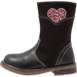 Friboo Kozaki black. Czarne buty zimowe damskie marki Friboo, z materiału, na wysokim obcasie. W wyprzedaży za 135,20 zł.