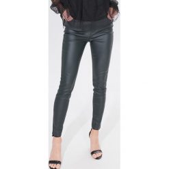 Woskowane jeansy skinny - Khaki. Brązowe jeansy damskie Mohito. Za 119,99 zł.
