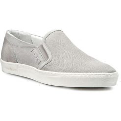 Tenisówki STRELLSON - Evans Slipper Suede 4010001859 Light Grey 801. Szare półbuty męskie marki Strellson, na co dzień, bez wzorów, ze skóry, bez zapięcia. W wyprzedaży za 329,00 zł.