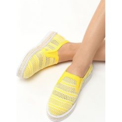 Żółte Slip On Small Wave. Żółte trampki damskie slip on marki vices. Za 59,99 zł.