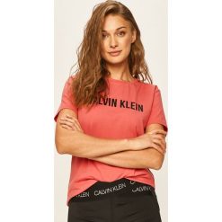 Calvin Klein Performance - T-shirt. Różowe bluzki damskie Calvin Klein Performance, s, z nadrukiem, z elastanu, z okrągłym kołnierzem. W wyprzedaży za 129,90 zł.
