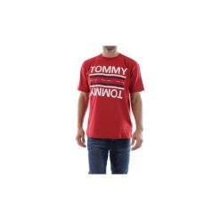 T-shirty z krótkim rękawem Tommy Jeans DM0DM05547 ESSENTIAL REFLEC. Czerwone t-shirty męskie Tommy Jeans, s, bez wzorów, z jeansu, bez kołnierzyka, krótkie. Za 131,30 zł.