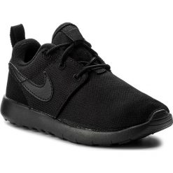 Buty NIKE - Roshe One (PS) 749427 031 Black/Black/Black. Czarne półbuty dziewczęce Nike, na sznurówki. W wyprzedaży za 199,00 zł.