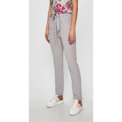 Answear - Spodnie Secret Garden. Szare spodnie damskie ANSWEAR, s, z poliesteru, z podwyższonym stanem. W wyprzedaży za 39,90 zł.