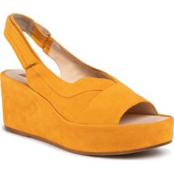 Sandały HÖGL - 9-103252 Mango 9200. Żółte klapki damskie HÖGL, bez wzorów, ze skóry, bez obcasa, na koturnie. W wyprzedaży za 419,00 zł.