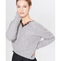 Sweter z koronkowym zdobieniem - Jasny szary. Szare swetry damskie Mohito, s, z aplikacjami, z koronki, bez rękawów, bez kaptura. Za 119,99 zł.
