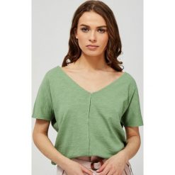 Bluzka oversize. Zielone bluzki damskie Moodo, xl, bez wzorów, z bawełny, klasyczne, z okrągłym kołnierzem, z krótkim rękawem. Za 39,99 zł.