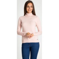 Różowy sweter z golfem QUIOSQUE. Różowe golfy damskie marki QUIOSQUE, s, z jeansu. W wyprzedaży za 59,99 zł.