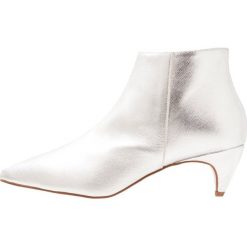 KIOMI Ankle boot silver. Szare botki damskie na zamek KIOMI, z materiału. Za 379,00 zł.