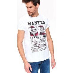T-shirt xmass. Białe t-shirty męskie Top Secret, na lato, xxl, z nadrukiem, wizytowe, bez kołnierzyka, krótkie. W wyprzedaży za 19,99 zł.