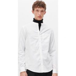 Gładka koszula slim fit ze stójką - Biały. Białe koszule męskie Reserved, s, bez wzorów, ze stójką, bez rękawów. Za 89,99 zł.