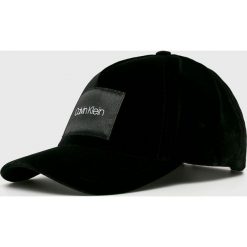 Calvin Klein - Czapka. Czarne czapki damskie marki Calvin Klein, z bawełny. Za 179,90 zł.