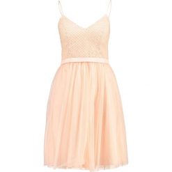 Laona Sukienka koktajlowa soft pink. Różowe sukienki damskie marki Laona, bez wzorów, z poliesteru, wizytowe, bez kołnierzyka, bez rękawów. W wyprzedaży za 434,85 zł.